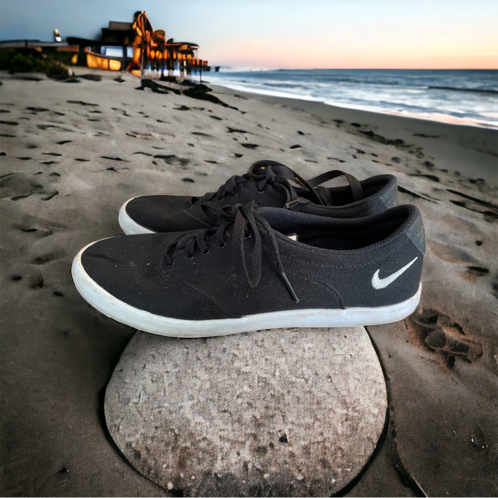 Nike Womens Mini Sneaker Shoes Size 7.5 Athletic Canvas Skate Running Sneakers
